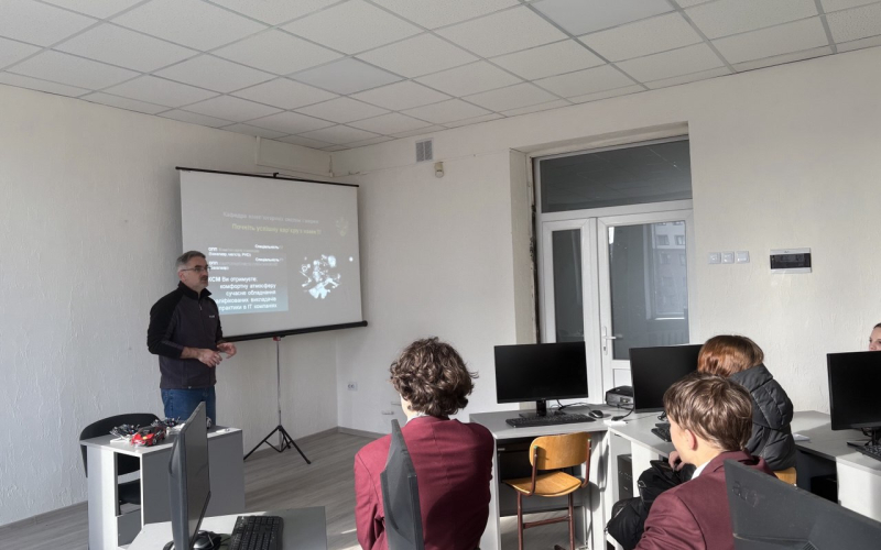 Від Технологій до Роботів: Майбутні Інженери у Гостях кафедри КСМ!