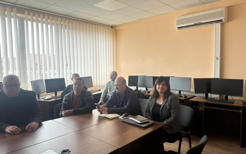 Круглий стіл