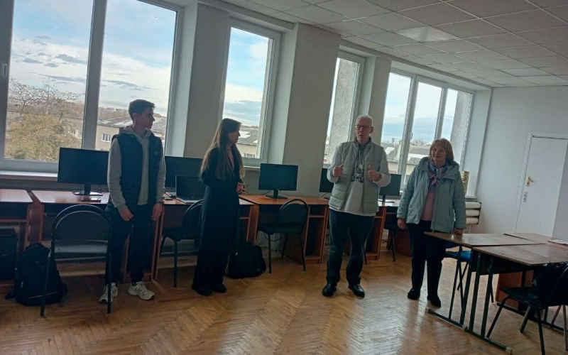 Друзів пізнаєш у складні часи