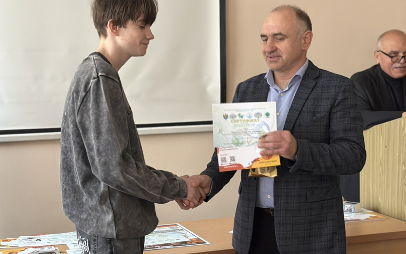 УРОЧИСТЕ НАГОРОДЖЕННЯ УЧАСНИКІВ «МОЛОДІЖНИЙ ЕКОГЕОФОРУМ – 2025»   