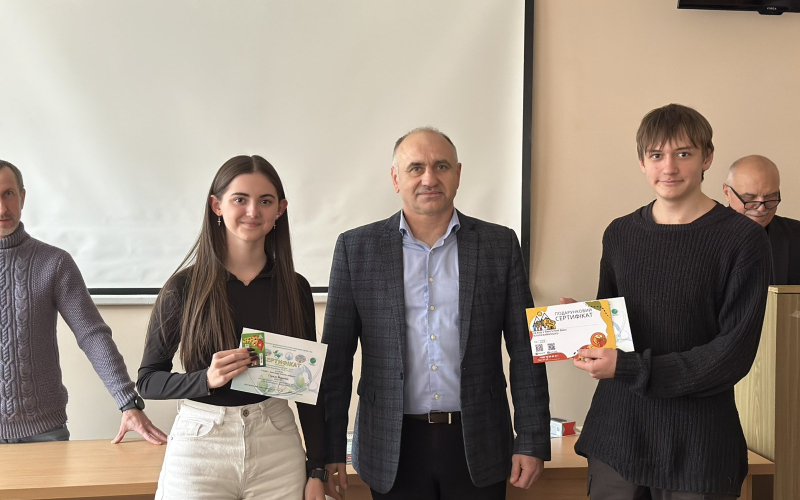 УРОЧИСТЕ НАГОРОДЖЕННЯ УЧАСНИКІВ «МОЛОДІЖНИЙ ЕКОГЕОФОРУМ – 2025»   