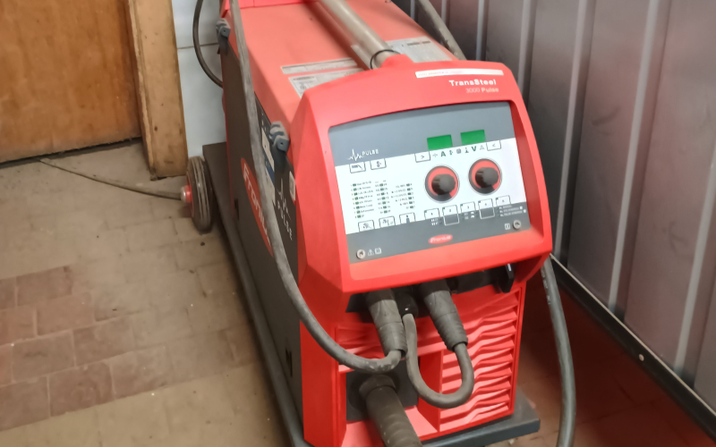 Зварювальний напівавтомат Фроніус