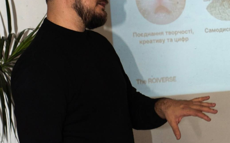 Бінарна практична пара у маркетинговій агенції The Roiverse