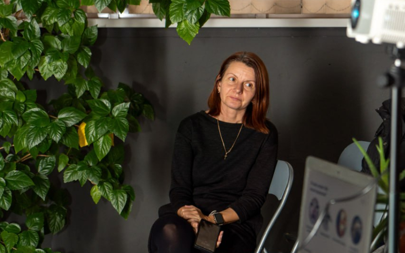 Бінарна практична пара у маркетинговій агенції The Roiverse