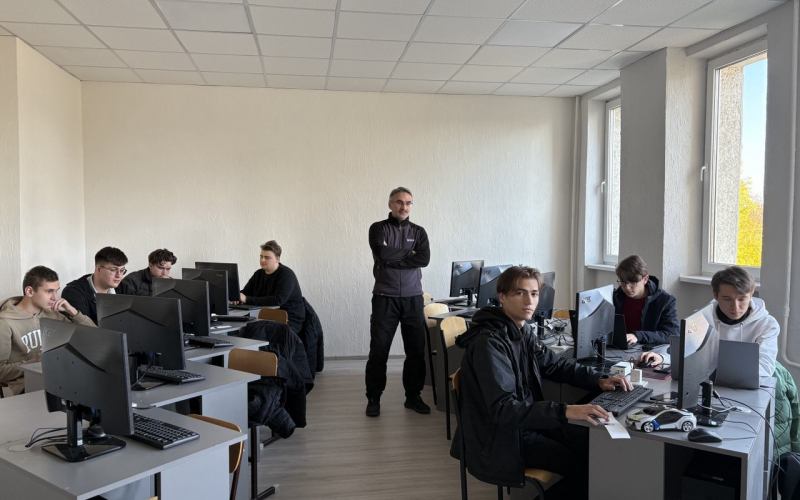 Програмування трекових роботів