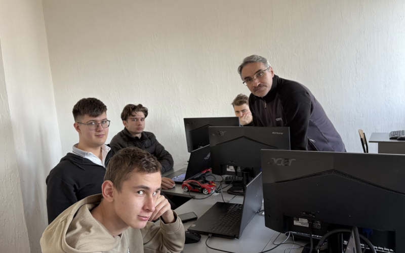 Програмування трекових роботів