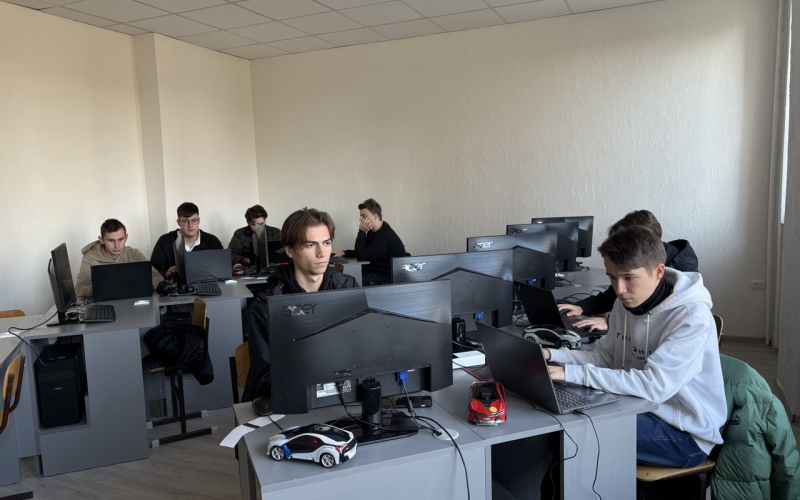 Програмування трекових роботів