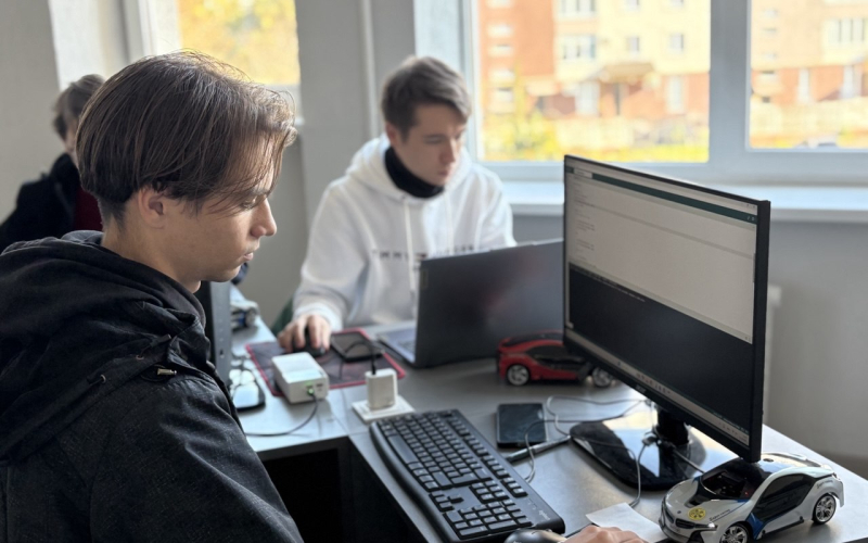 Програмування трекових роботів