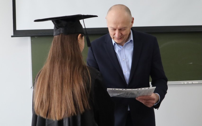Дипломи в руках – майбутнє попереду: випуск магістрів з інформаційної справи