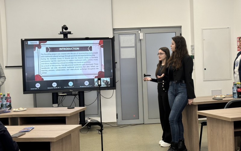 Міжнародна академічна співпраця: студентки кафедри філології та перекладу на конференції проєкту Root4Dig
