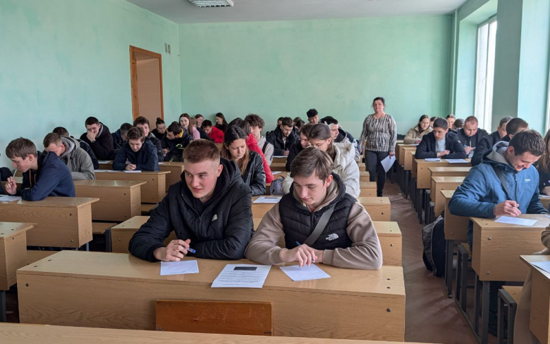 студентська олімпіада з фізики у великій аудиторії за 2026 рік