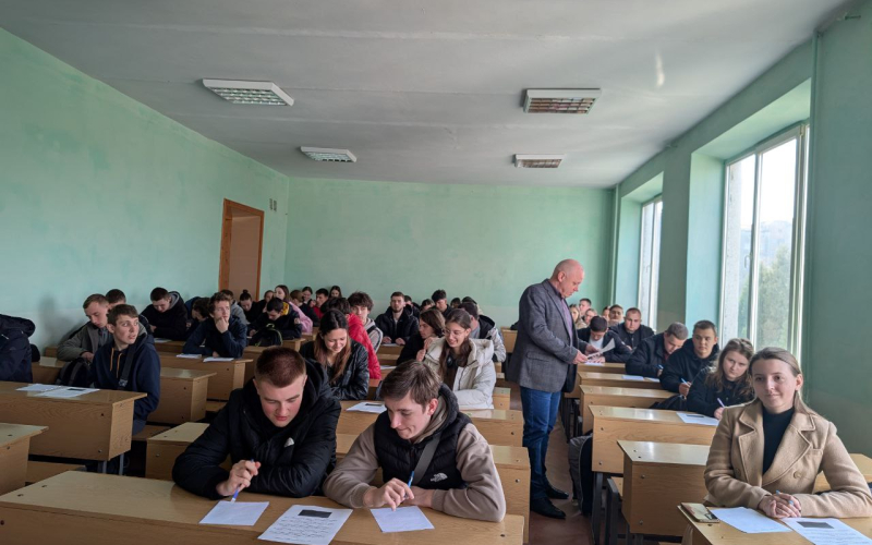 студентська олімпіада з фізики у великій аудиторії за 2026 рік