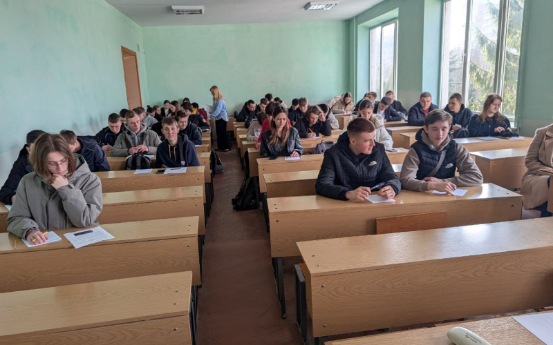 студентська олімпіада з фізики у великій аудиторії за 2026 рік