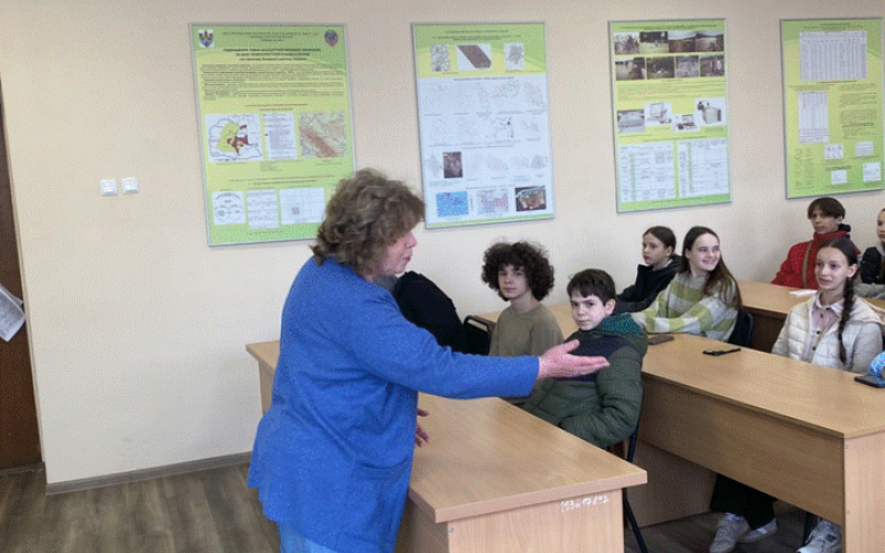 ЗНАЙОМСТВО З УНІВЕРСИТЕТСЬКИМ ЖИТТЯМ КАФЕДРИ
