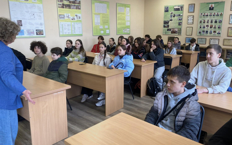 ЗНАЙОМСТВО З УНІВЕРСИТЕТСЬКИМ ЖИТТЯМ КАФЕДРИ