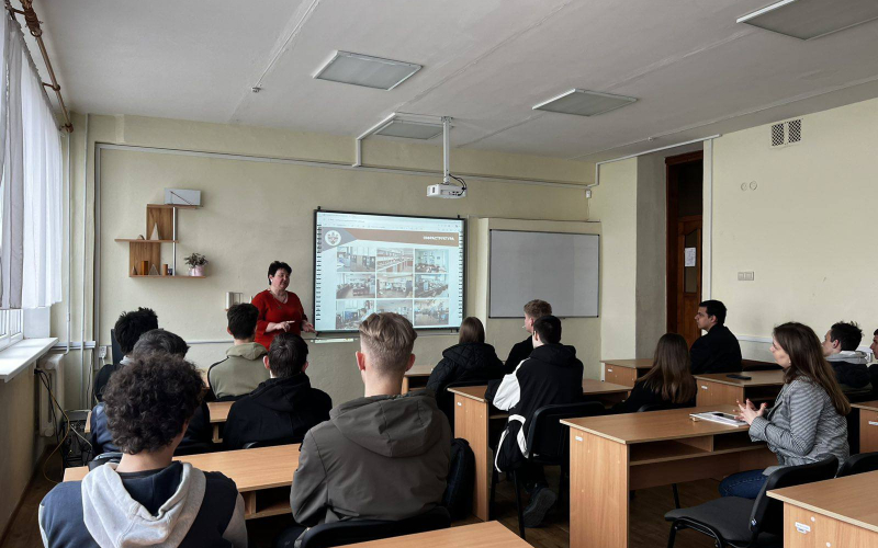 Поглиблення освітнього партнерства: кафедра інженерії програмного забезпечення на зустрічі зі студентами Коледжу електронних приладів ІФНТУНГ