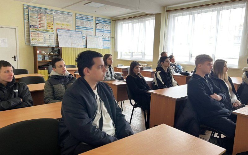 Поглиблення освітнього партнерства: кафедра інженерії програмного забезпечення на зустрічі зі студентами Коледжу електронних приладів ІФНТУНГ