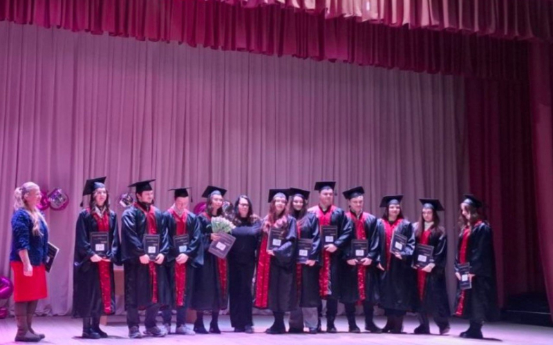 У добру путь, дорогі випускники!