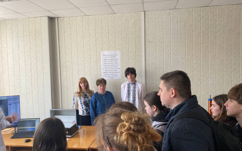 доц. Мазур Т.М., провідний фахівець Рябко Г.Ф., студент Грицуляк В.М.