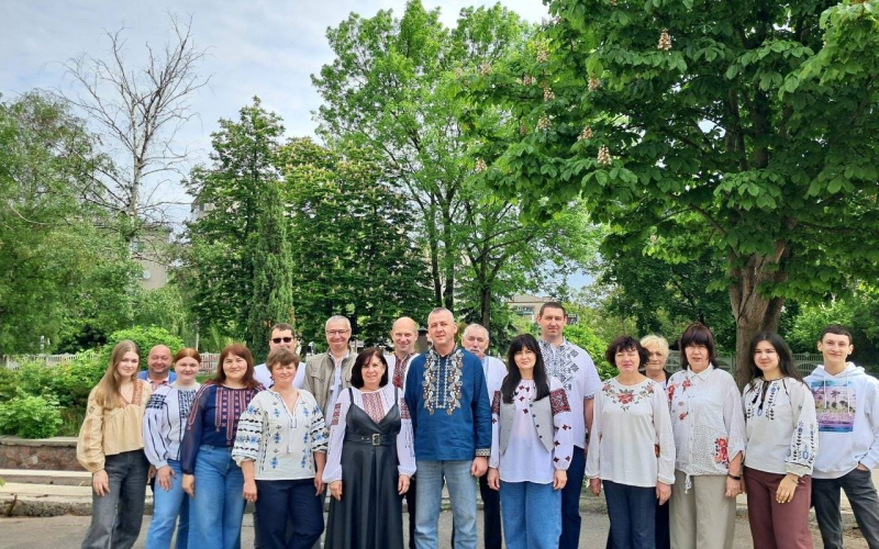 З ДНЕМ ВИШИВАНКИ !