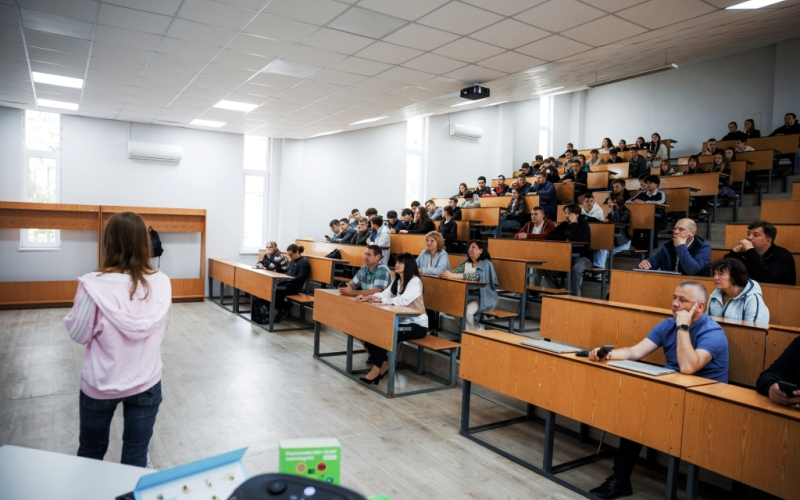 Від коду до пристроїв: практичний воркшоп для студентів ІПЗ