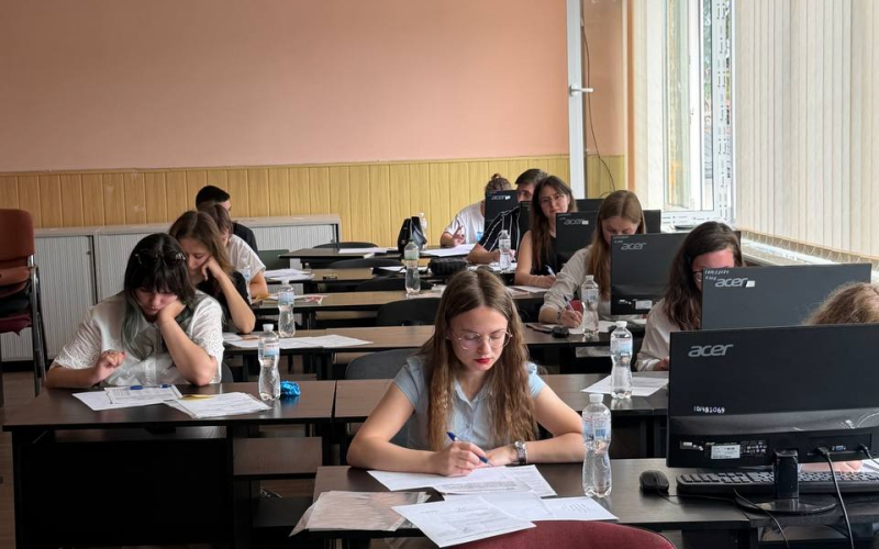 Випускники освітньої програми «Англійська філологія та переклад» успішно склали атестаційний екзамен