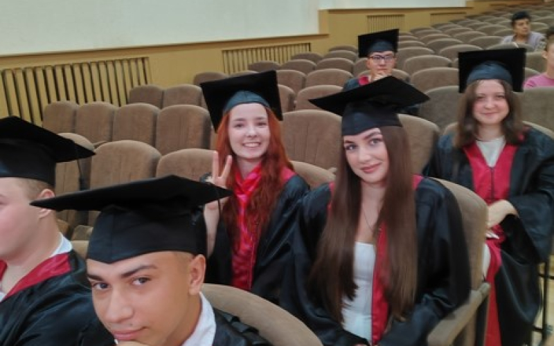 Вручення дипломів бакалавра