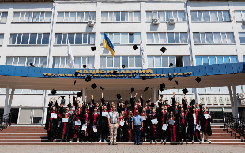 Урочисте вручення дипломів випускникам бакалаврату спеціальності 121 «Інженерія програмного забезпечення»