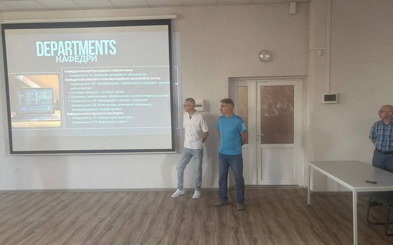 Вітаємо першокурсників кафедри комп'ютерних систем і мереж!