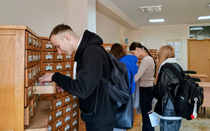 Практичне заняття в університетській бібліотеці 