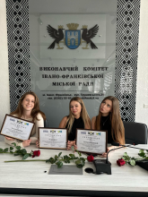 Інформація - основа рішень, молодь - майбутнє влади